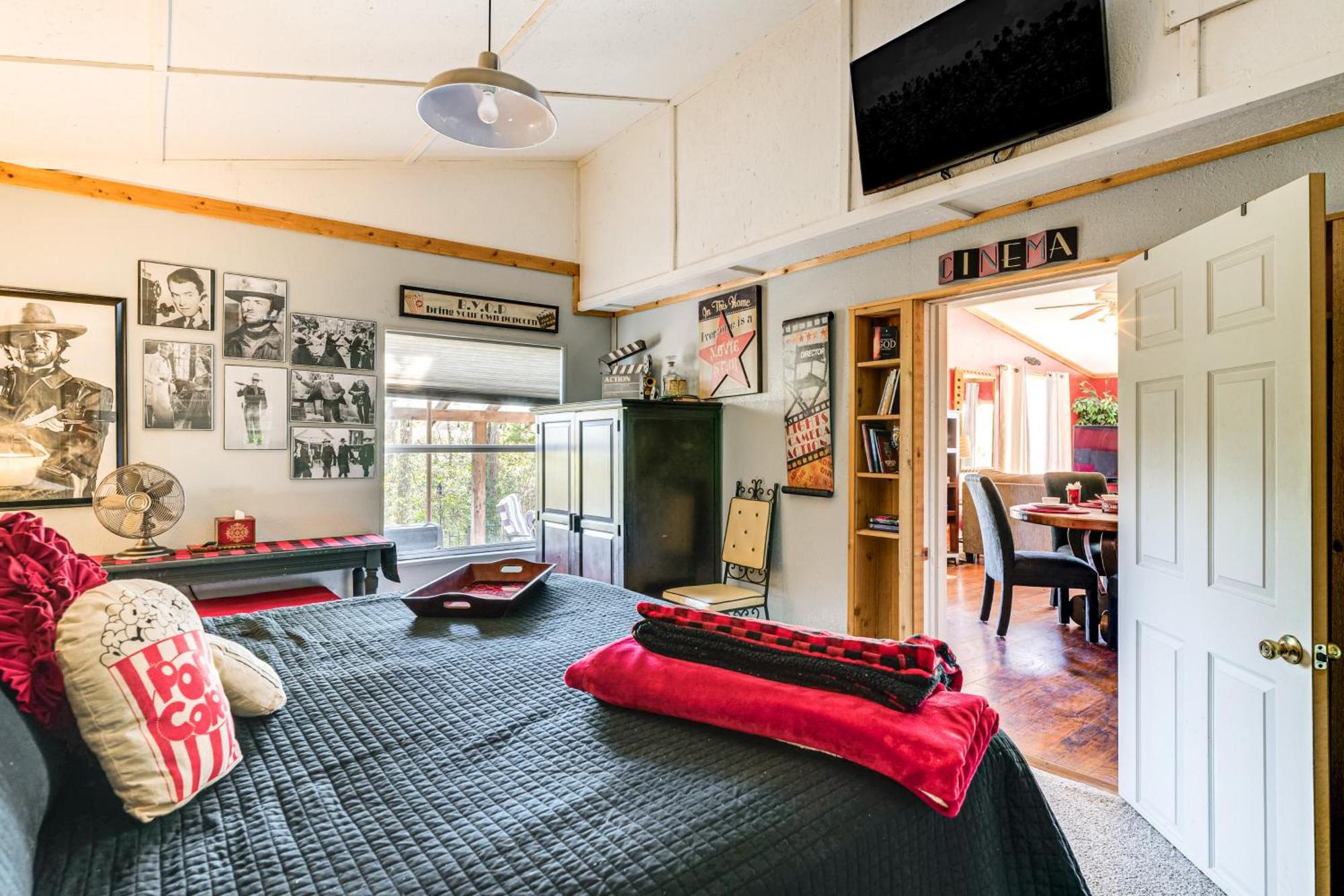 College Station Getaway With Hot Tub And Courtyard! Villa Kültér fotó