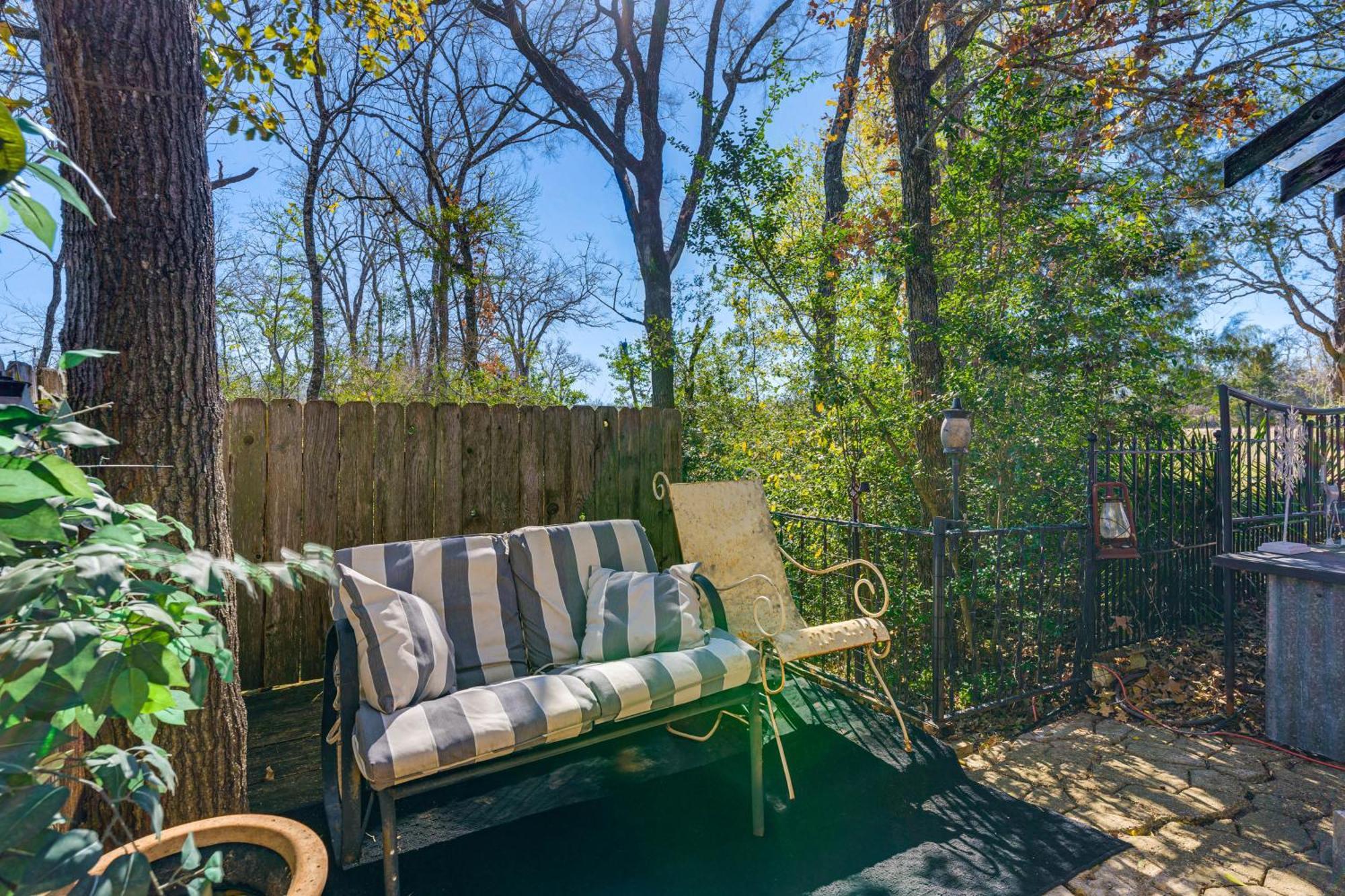 College Station Getaway With Hot Tub And Courtyard! Villa Kültér fotó